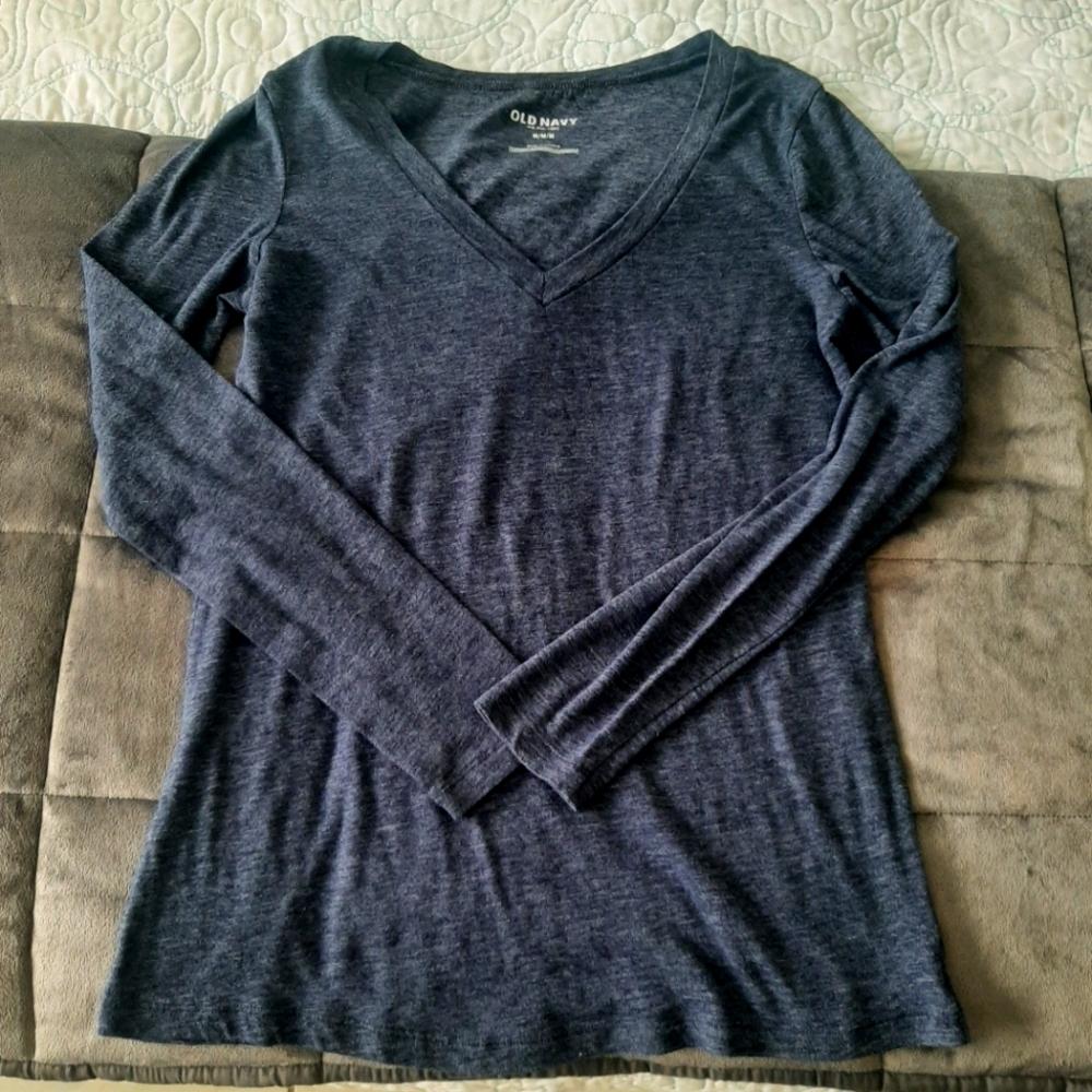 Long sleeve V-neck shirt